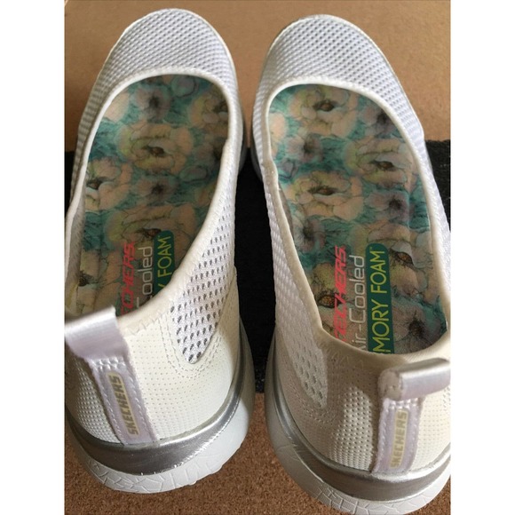 EUC Women's Skechers White Silver Slip On Walking Shoe Microburst Sudden Look 9 - Picture 5 of 12